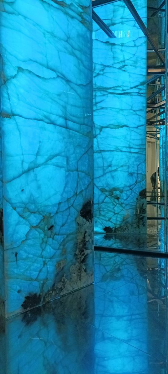 Большая инсталляция из кварцита — Prime Interior