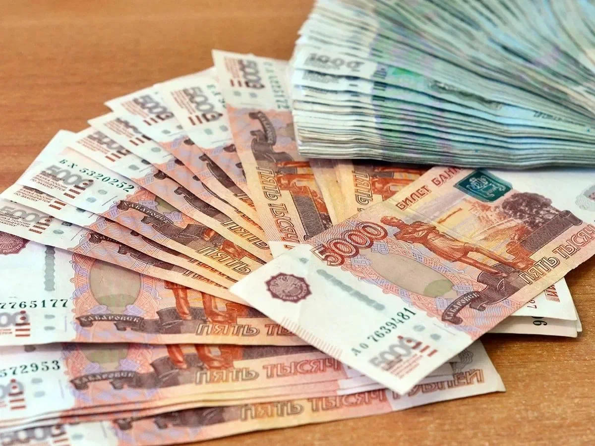 Деньги рубли. Много купюр. Много рублей. Фотография денег.
