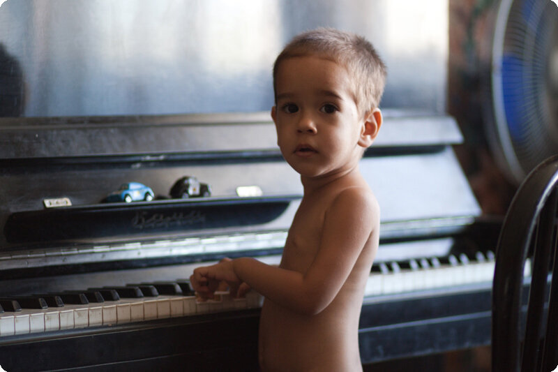 так хочется жить на фортепиано. жить фортепиано. ноты песен игоря матвиенко. жить фортепиано. руки на клавишах пианино.