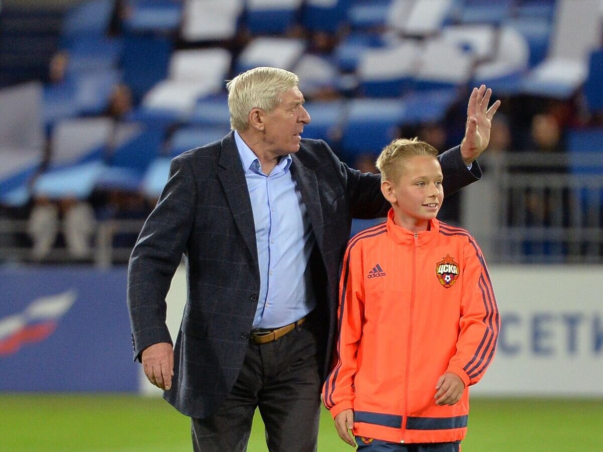    Бывший игрок ЦСКА и сборной СССР Владимир Пономарев (слева)© РИА Новости / Владимир Песня