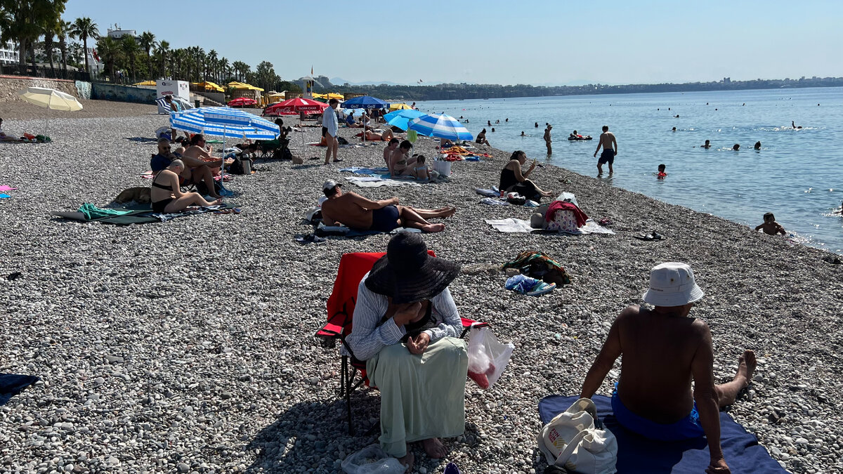 Пляж Коньяалты (Анталья, Турция) в июне 2023