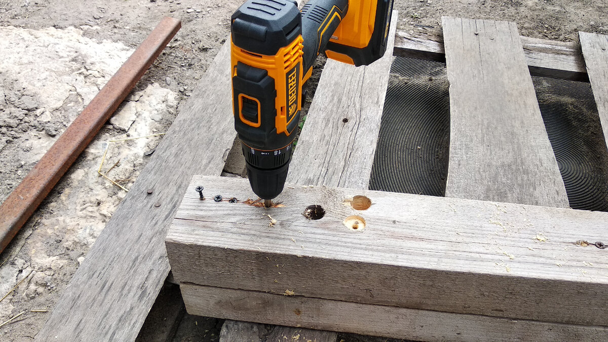 Шуруповерт дома – это почти аксиома. Он давно стал одним из обязательных инструментов, которые нужно держать дома просто так, чтобы были.-13