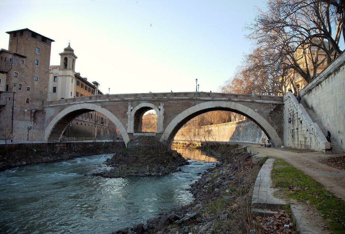 Мост Фабричио в Риме.