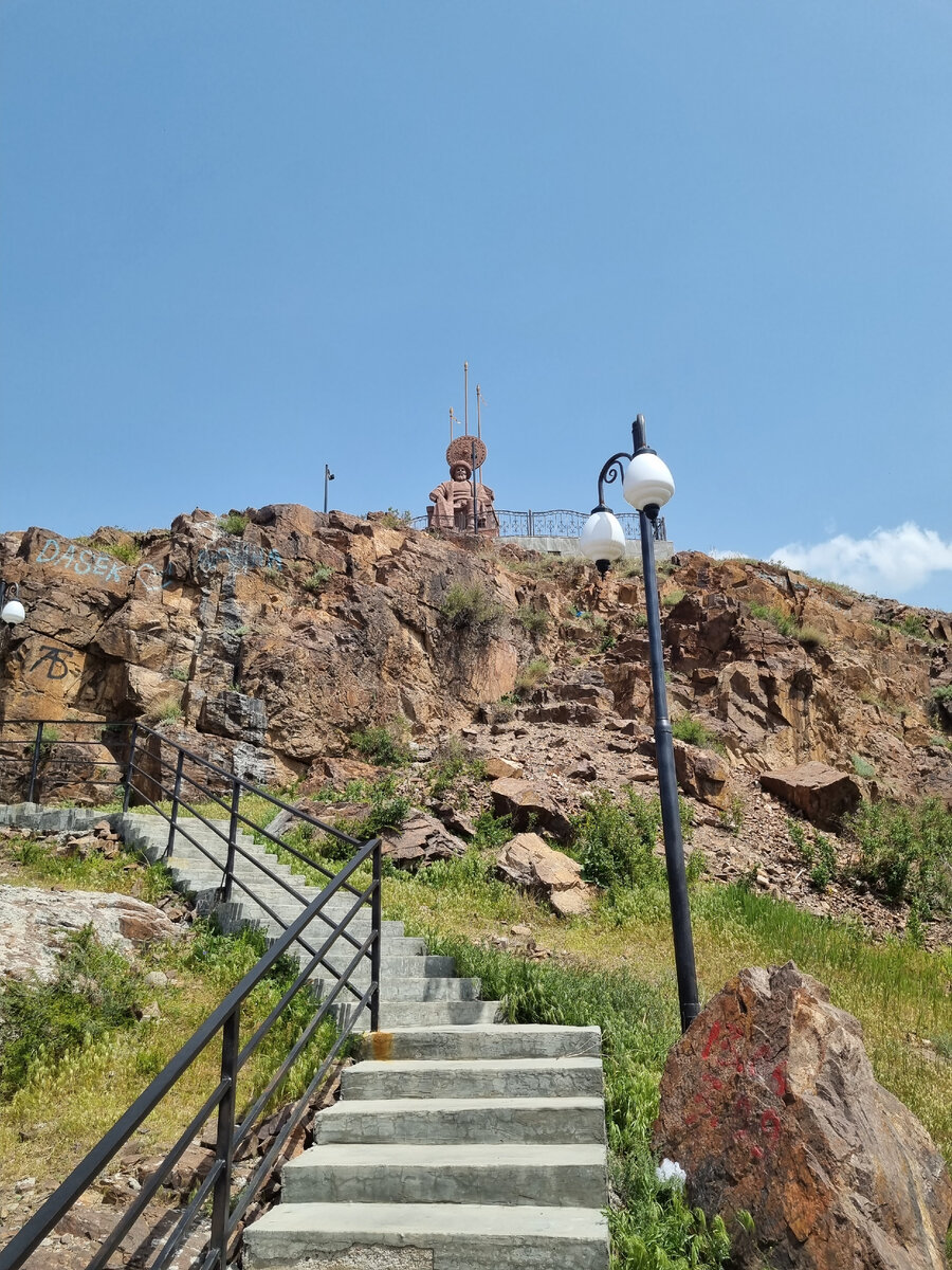 Подойти можно с двух сторон
