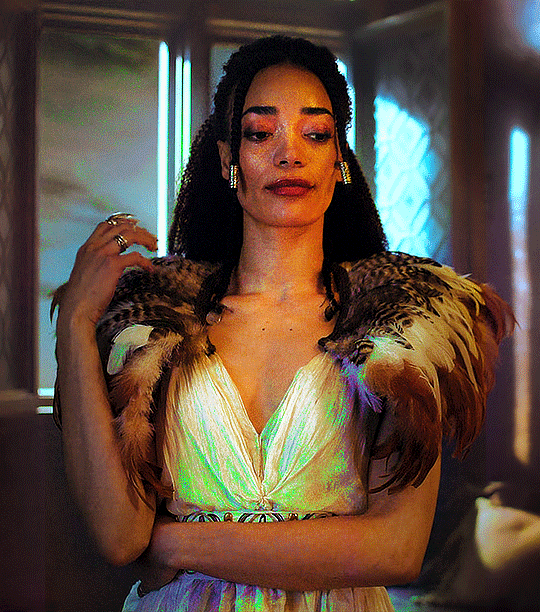 Кэсси Клэр - кото исполняет роль чародейки Филиппы Эйльхарт