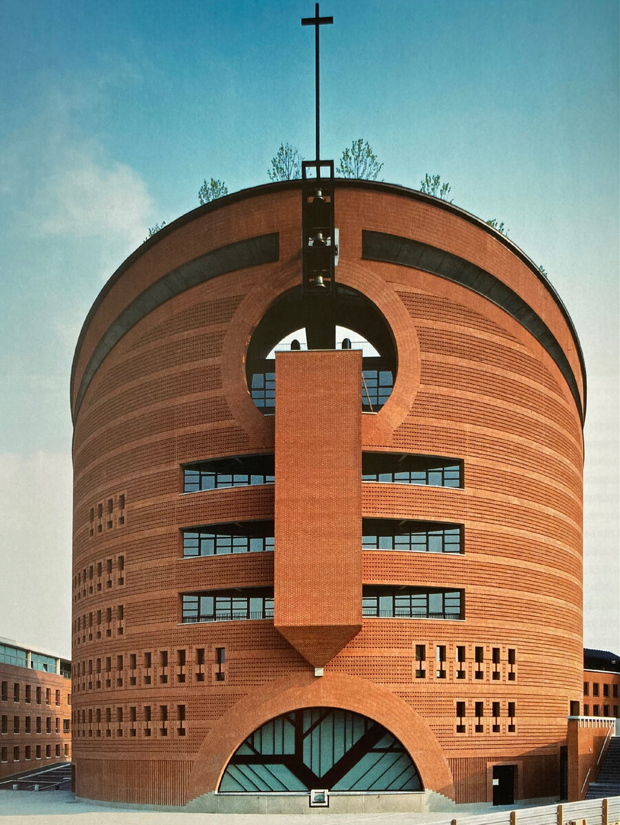 Собор Воскресения в Эври во Франции.