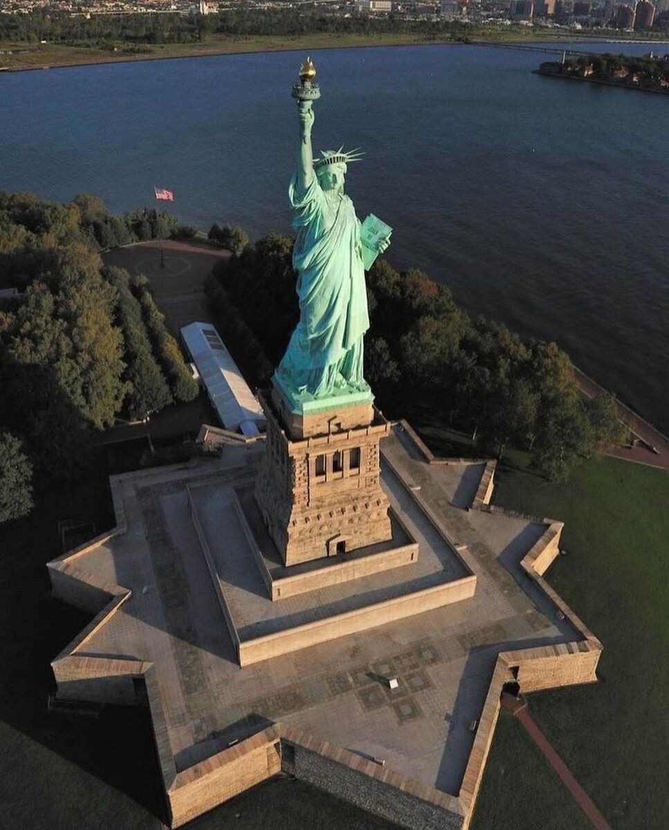 La statue de la Liberté ou La Liberté éclairant le monde, NY