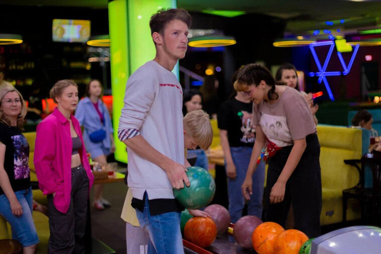    На каникулах участники проекта встретились парами «наставник-подопечный» и провели турнир по боулингу