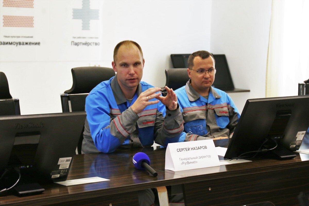    Генеральный директор «РусВинила» Сергей Назаров Елена Власова