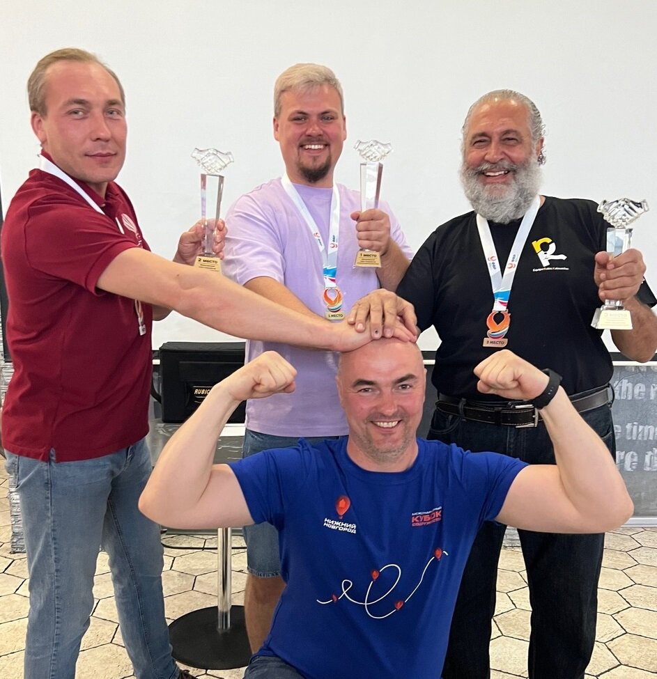    Георгий Зименко (в центре) с призёрами МКС Иваном Меняйло, Дмитрием Жоховым и Рубеном Калустяном Елена Власова