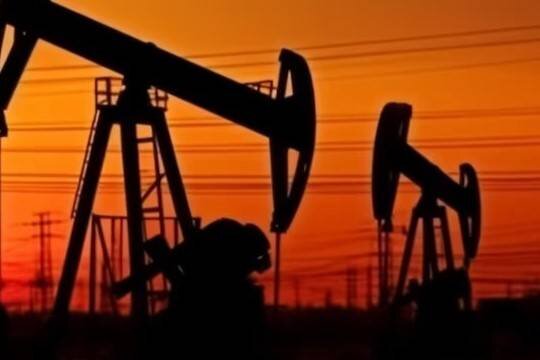    Мировые цены на нефть постепенно снижаются