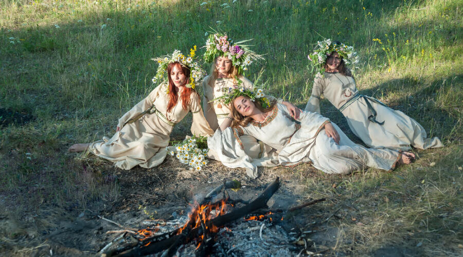    Как отмечают праздник Ивана Купала? Фото: Depositphotos