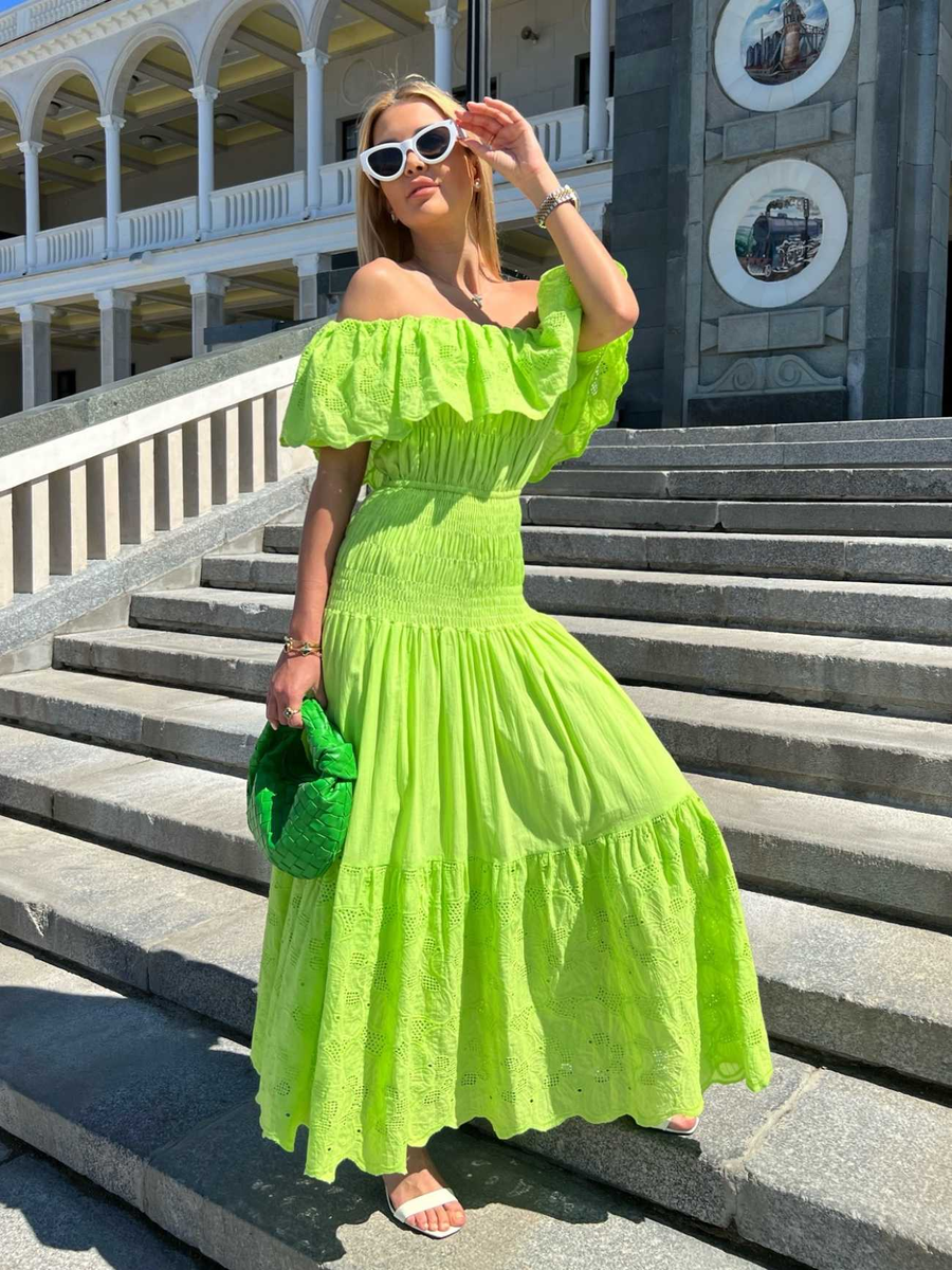 Что носить летом, чтобы выглядеть стильно и чувствовать себя максимально комфортно?  Ответ прост - подходят все варианты! Платья, юбки, брюки, костюмы, главное знать, как их сочетать!-10