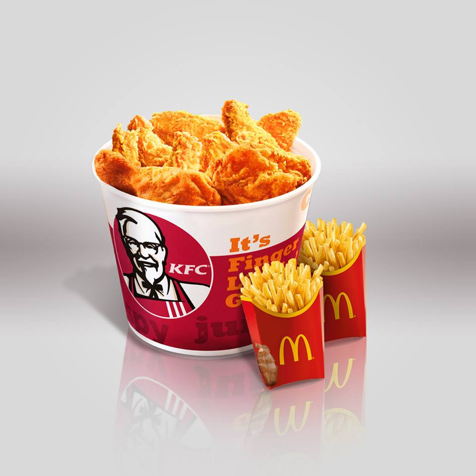 Mcdonald s kfc. Макдональдс и КФС меню. Хэппи мил в КФС. Мак и КФС. Макдональдс и киэфси.