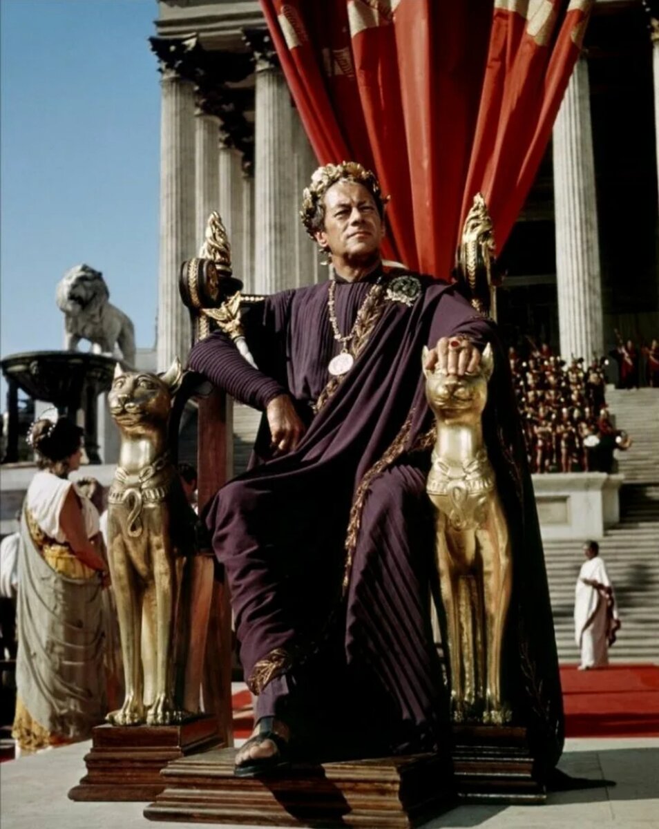 Юлий Цезарь облаченный в пурпур. Кадр из фильма.