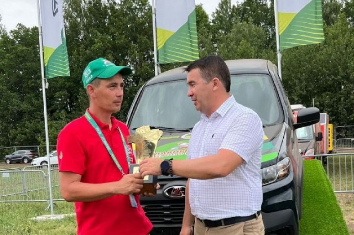    Саратовец Сергей Сергейчев стал лучшим трактористом в РФ