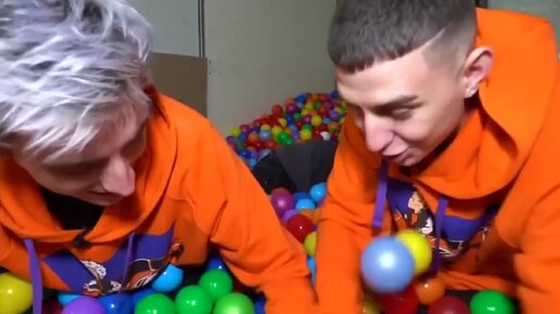 А4 - 24 Часа в ДОМЕ НА КОЛЕСАХ Челлендж ! | ГАДГИВН А4 | Дзен