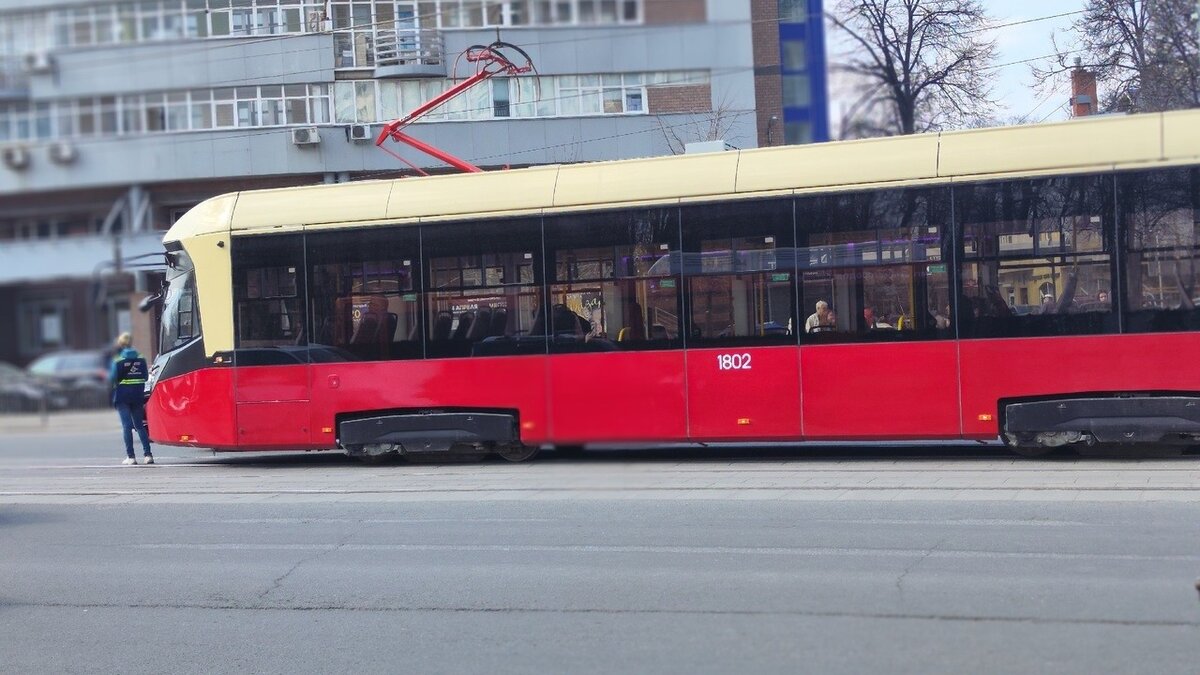     В Нижнем Новгороде снова запустили трамваи №11. Движение транспорта по этому маршруту было восстановлено в 12:05, уточнили в «Нижегородэлектротрансе».