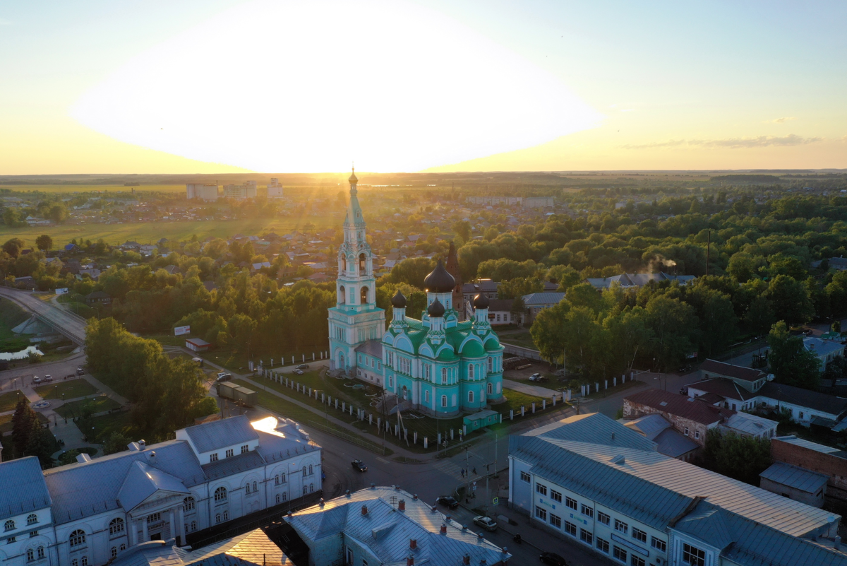 В окрестностях города местами. Яранск Кировская область. Город Яранск Кировской области. Благовещенская Церковь Яранск Кировская область.