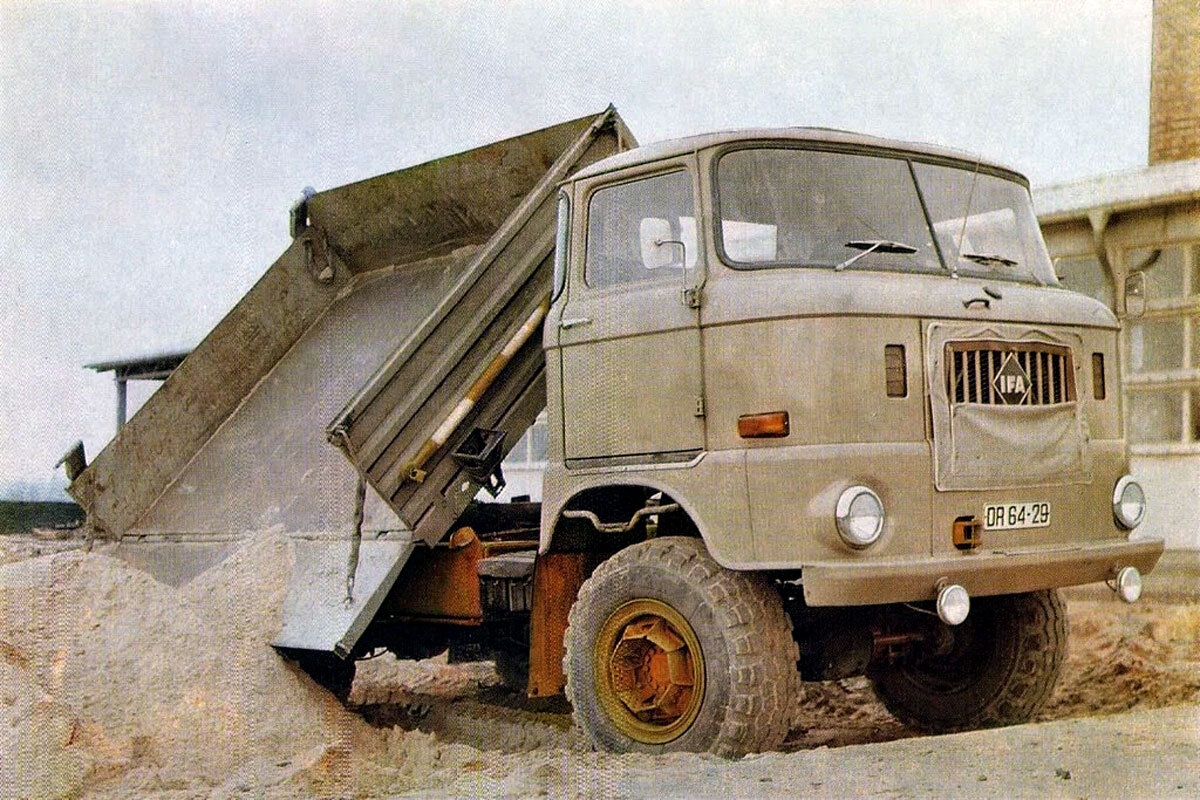 Самосвал IFA W50 с боковой разгрузкой