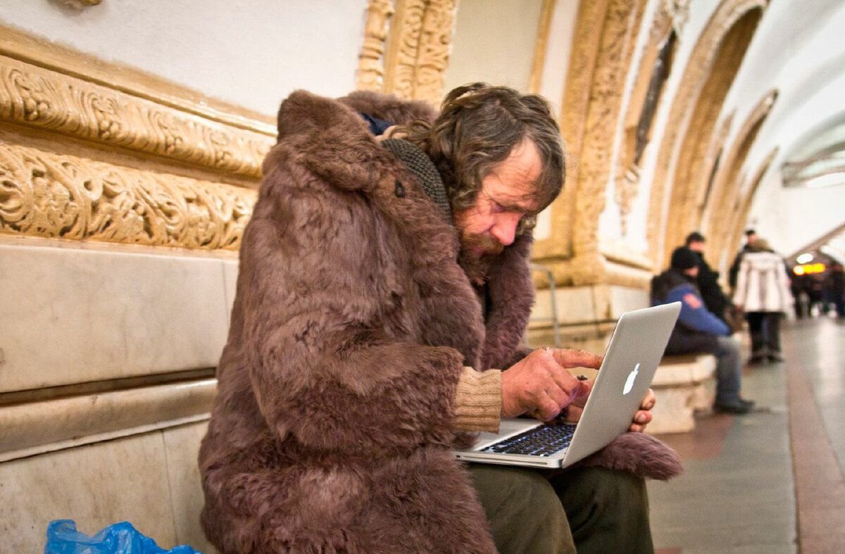 Деловой человек. Возможно - номинальный директор. Фото с сайта Pexels.com