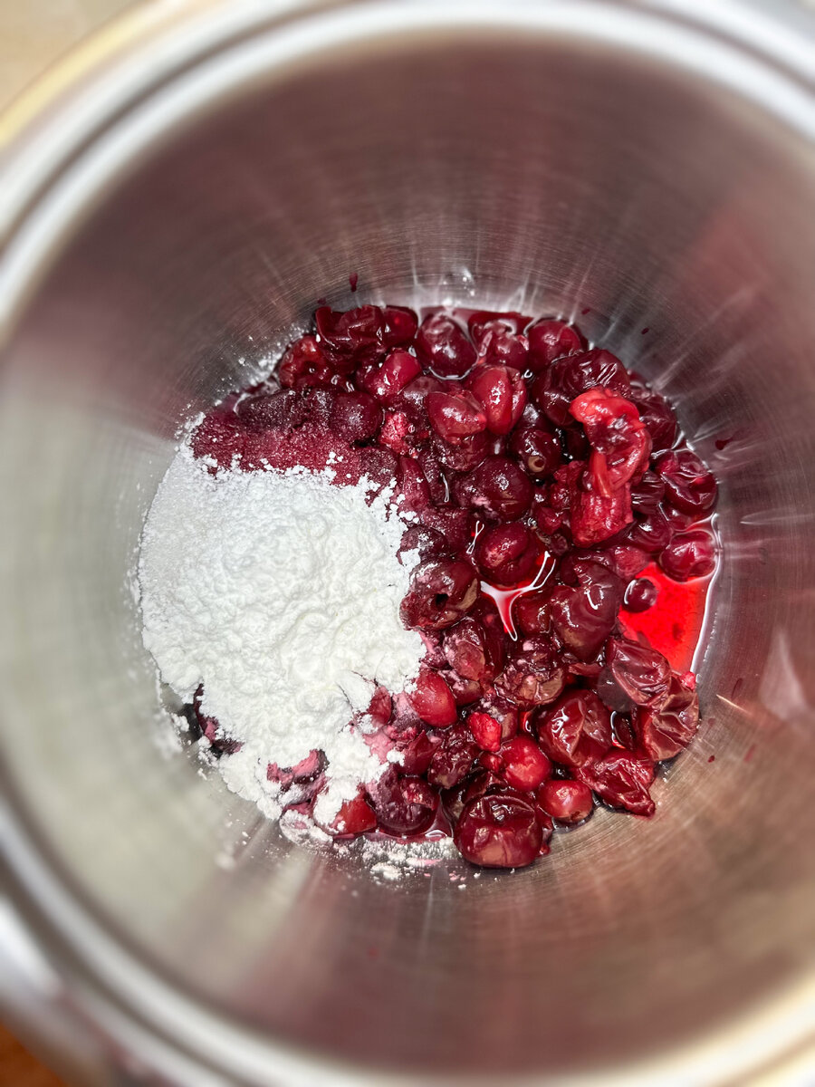 Вишня, сахар, кукурузный крахмал 