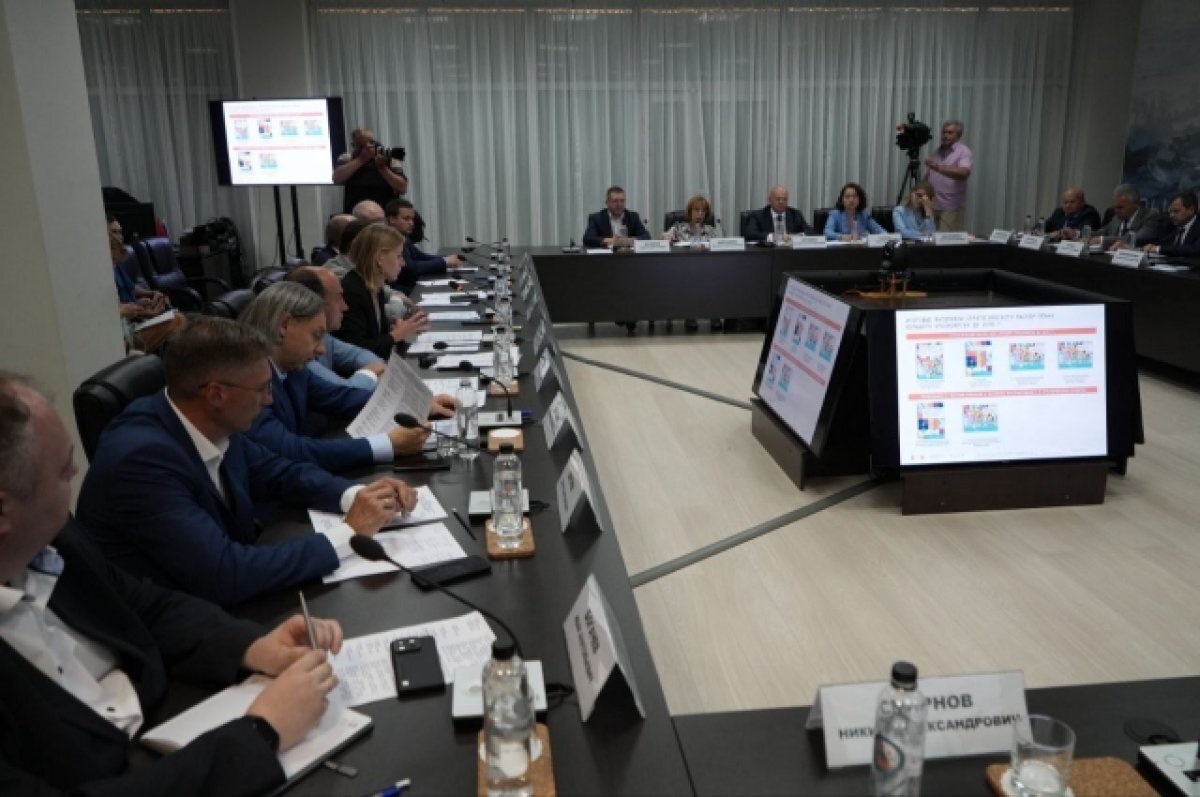    Вопрос перестройки КрАЗа обсудили на совещании по подготовке к празднованию 400-летия Красноярска.