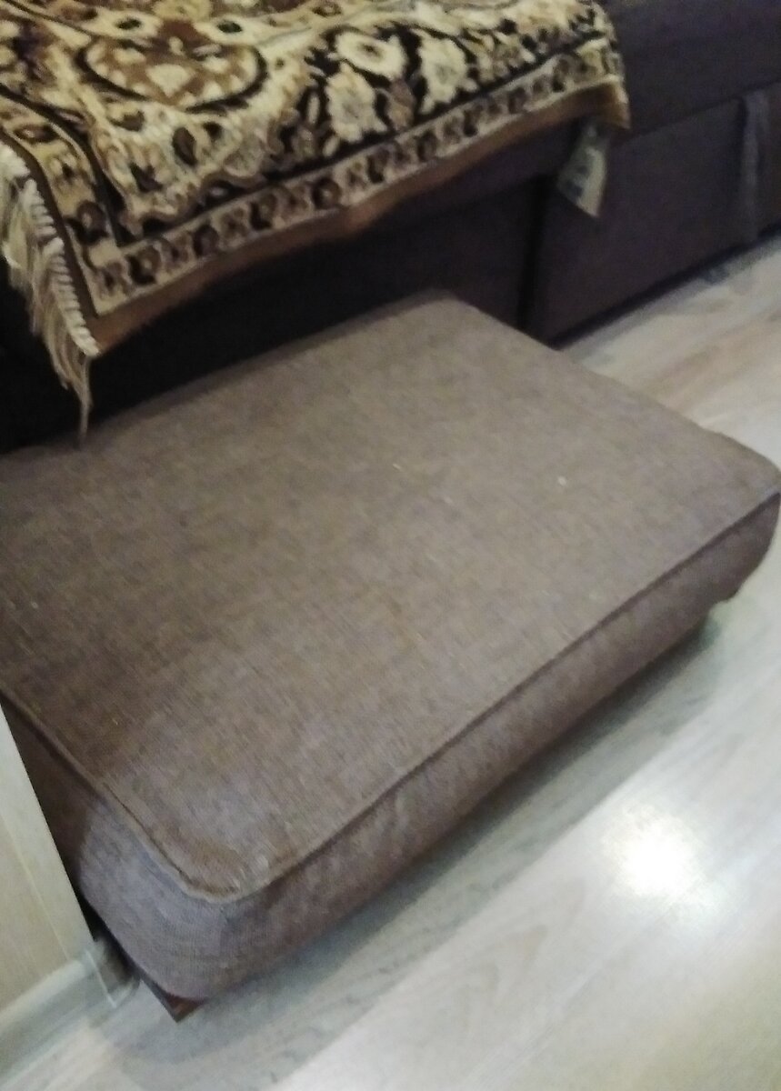 Мы положили диванную подушку в виде пандуса