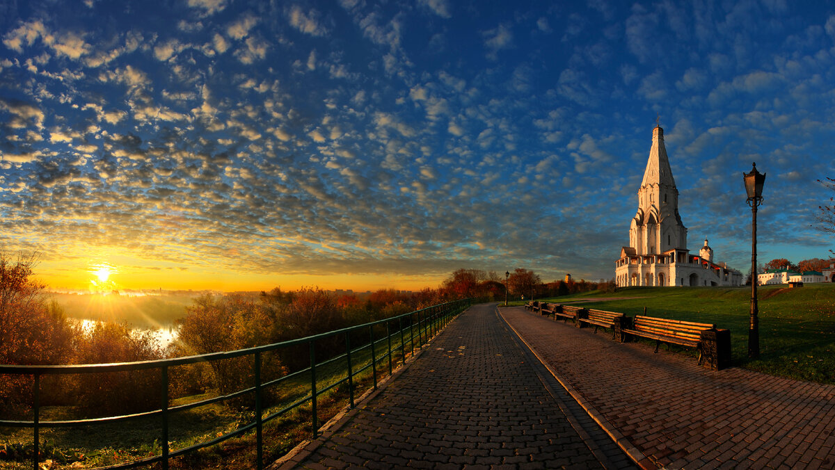 Коломенское Церковь осень