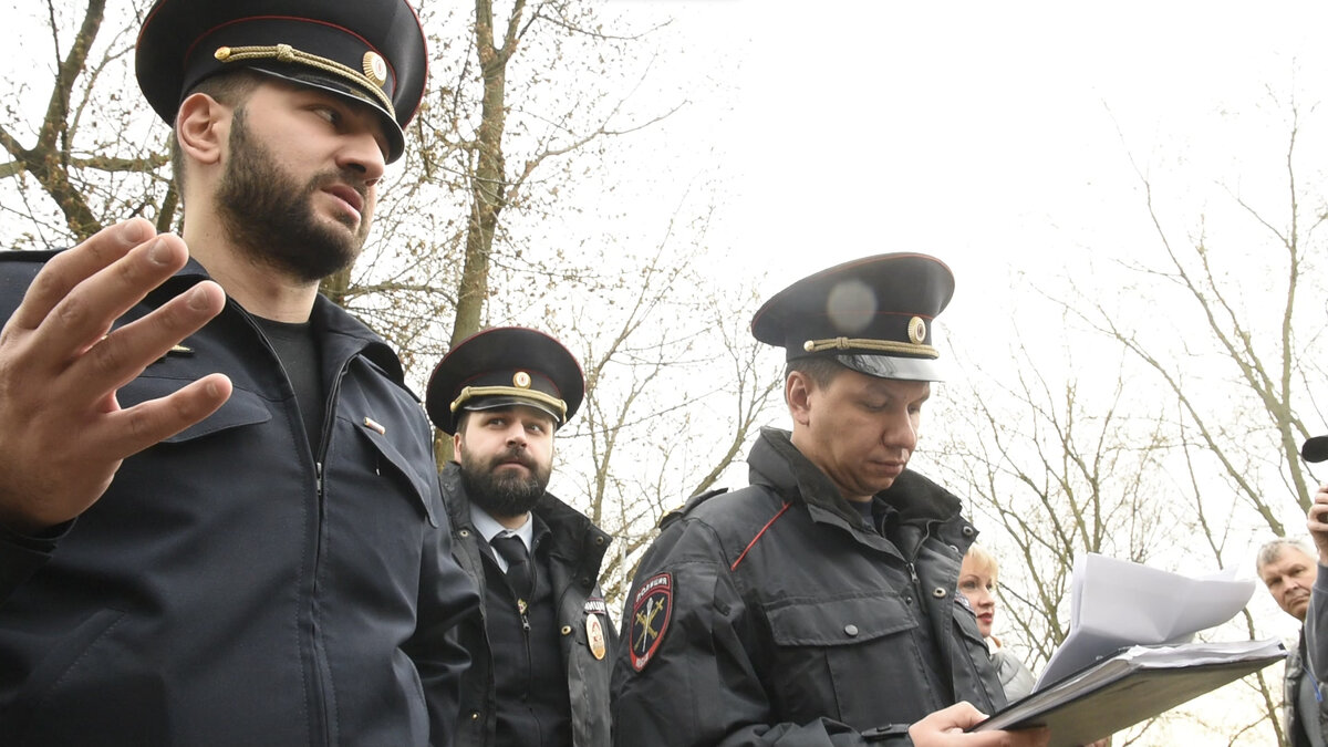 Вам ничего не кажется странным в облике московских полицейских