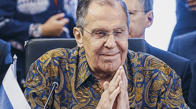    ПРЕСС-СЛУЖБА МИД РФ/ТАСС Министр иностранных дел Сергей Лавров осваивает Восток