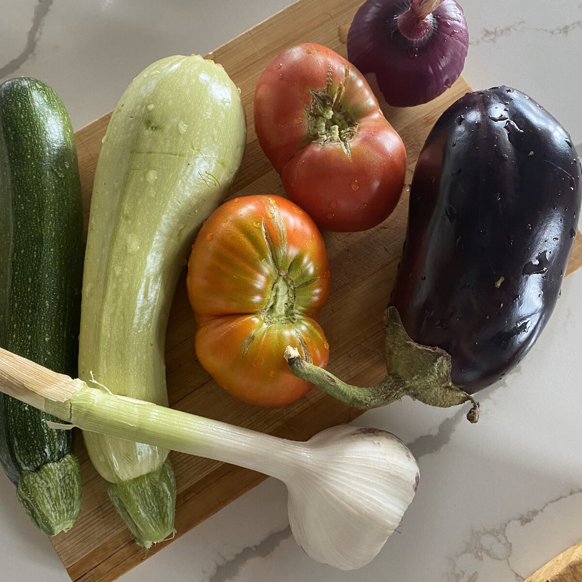 Овощи прямо с грядки! Выращенные на 100% органике они абсолютно полезны и с богатым составом витаминов!