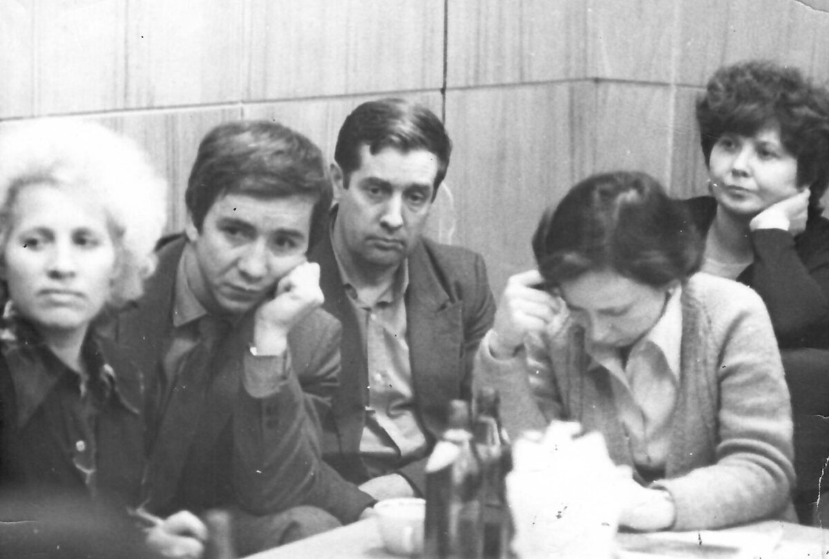 Слева направо: 1. Литовненко Александра 2. … 3. … 4. …Крымская Аниса Гарифовна. 5. …