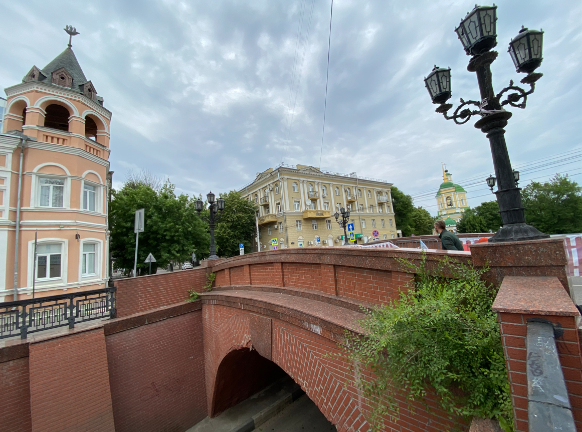 Каменный мост несколько раз реконструировался, немного поменял облик, но до сих пор функционален. По нему ходят пешеходы и ездят автомобили.