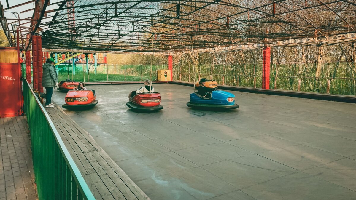     Только после вмешательства прокурора устранили нарушения закона при работе детского аттракциона в парке Ижевска.