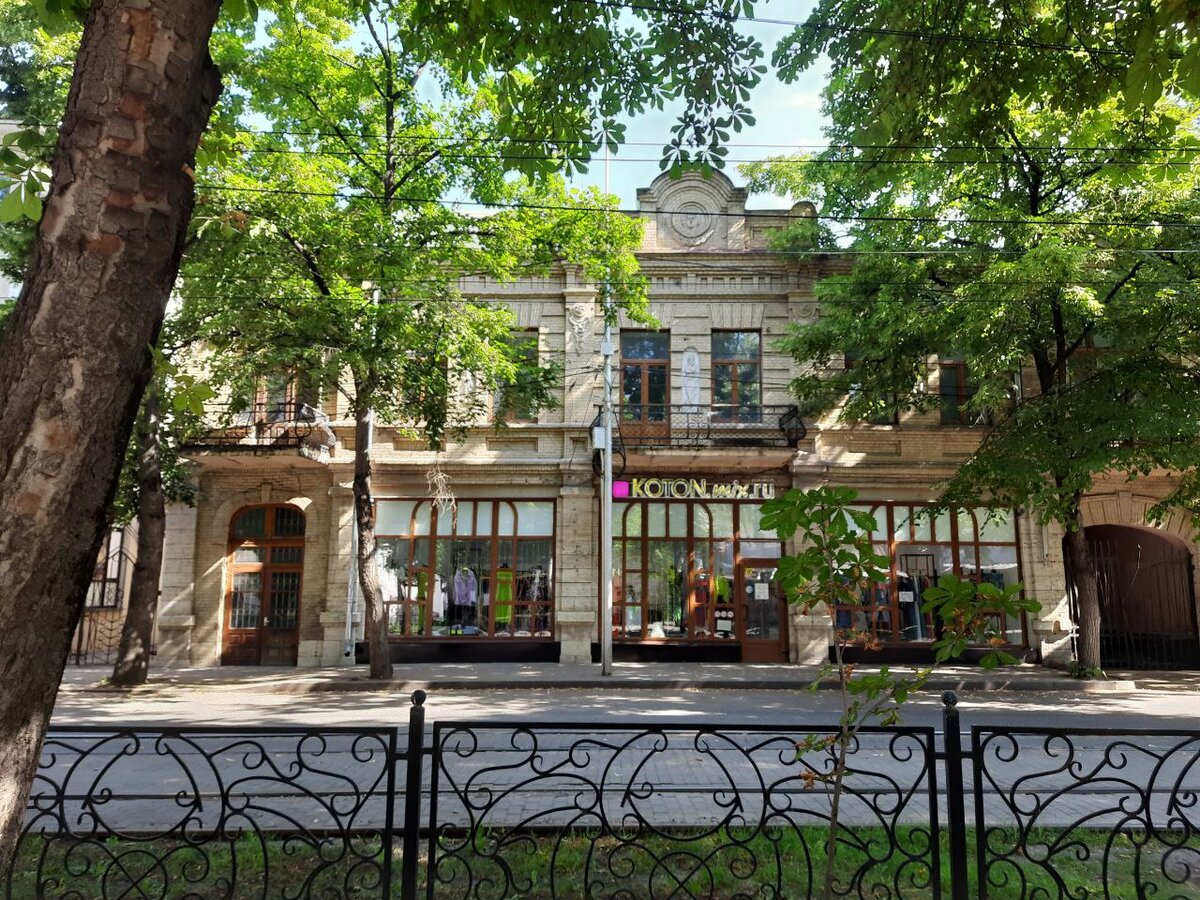 Старые дома на проспекте Кирова, листайте!