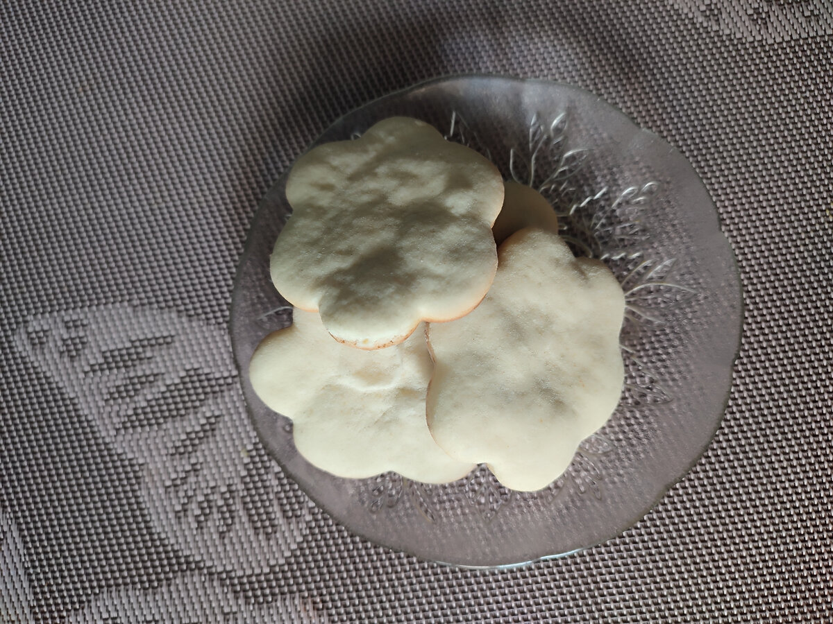 Все, что осталось на следующий день от целого противня