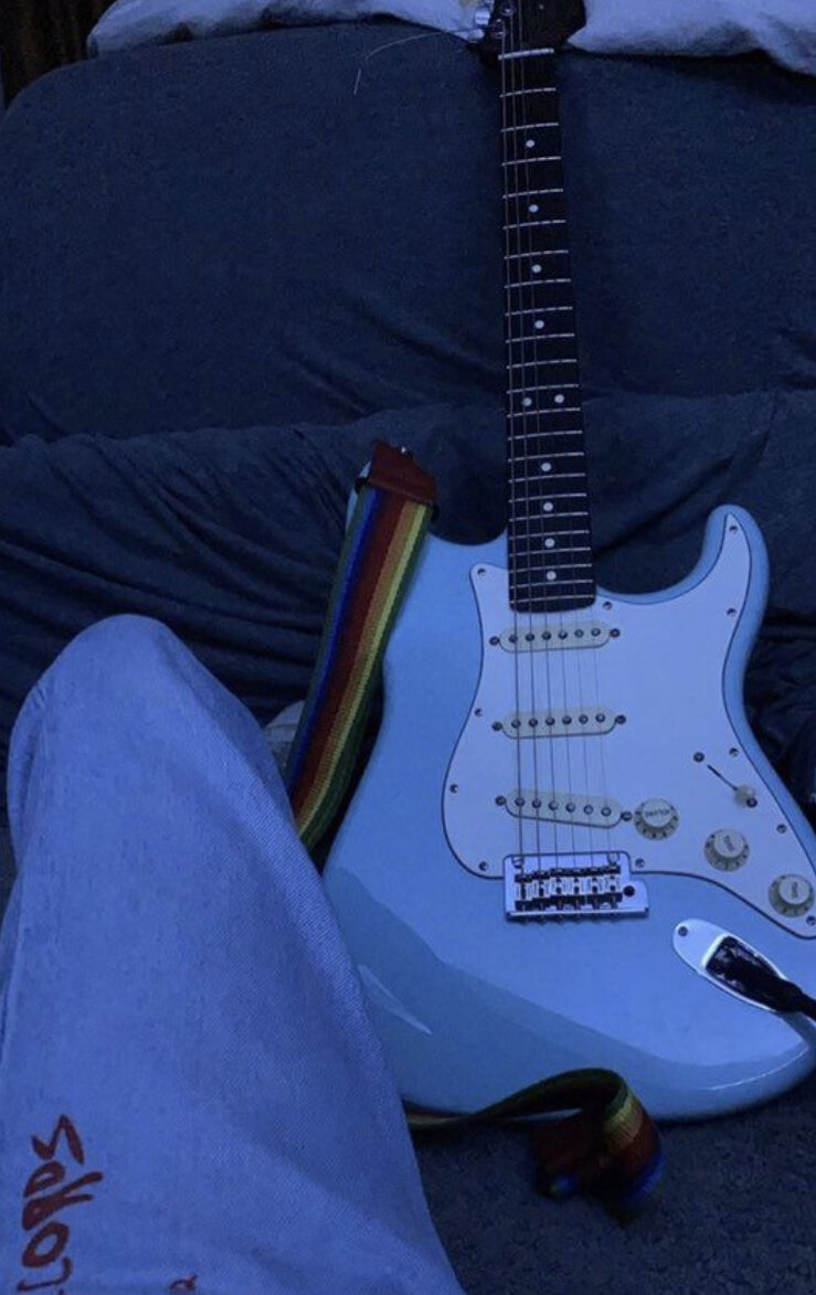 электрогитара 