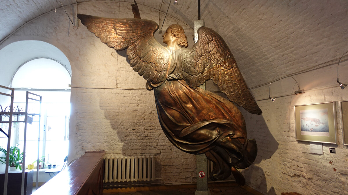 Макет ангела со шпиля Петропавловского собора Экспозиция "История Петропавловской крепости" в Невской куртине 