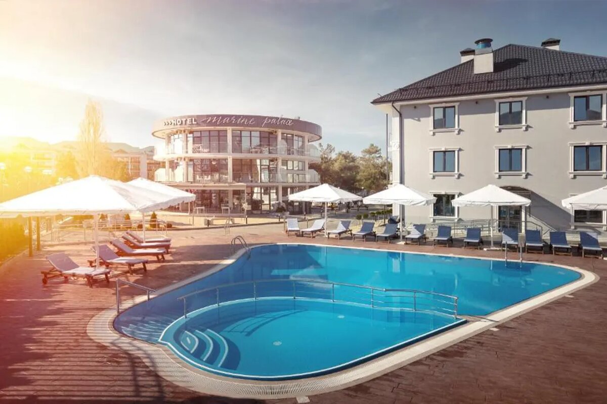 Отдых в геленджике 2024 с бассейном недорого. Отель Marine Palace в Геленджике.
