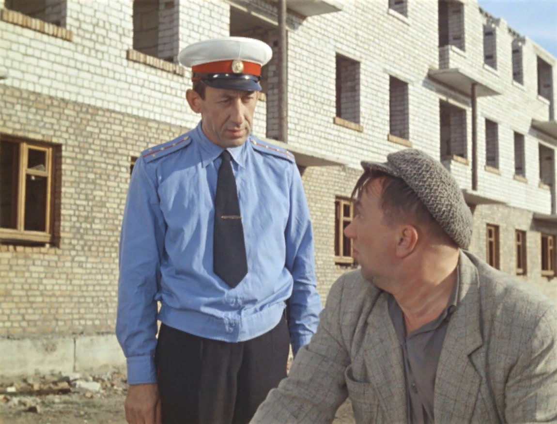 В.П. Басов в роли милиционера в фильме Л. Гайдая "Операция Ы..."