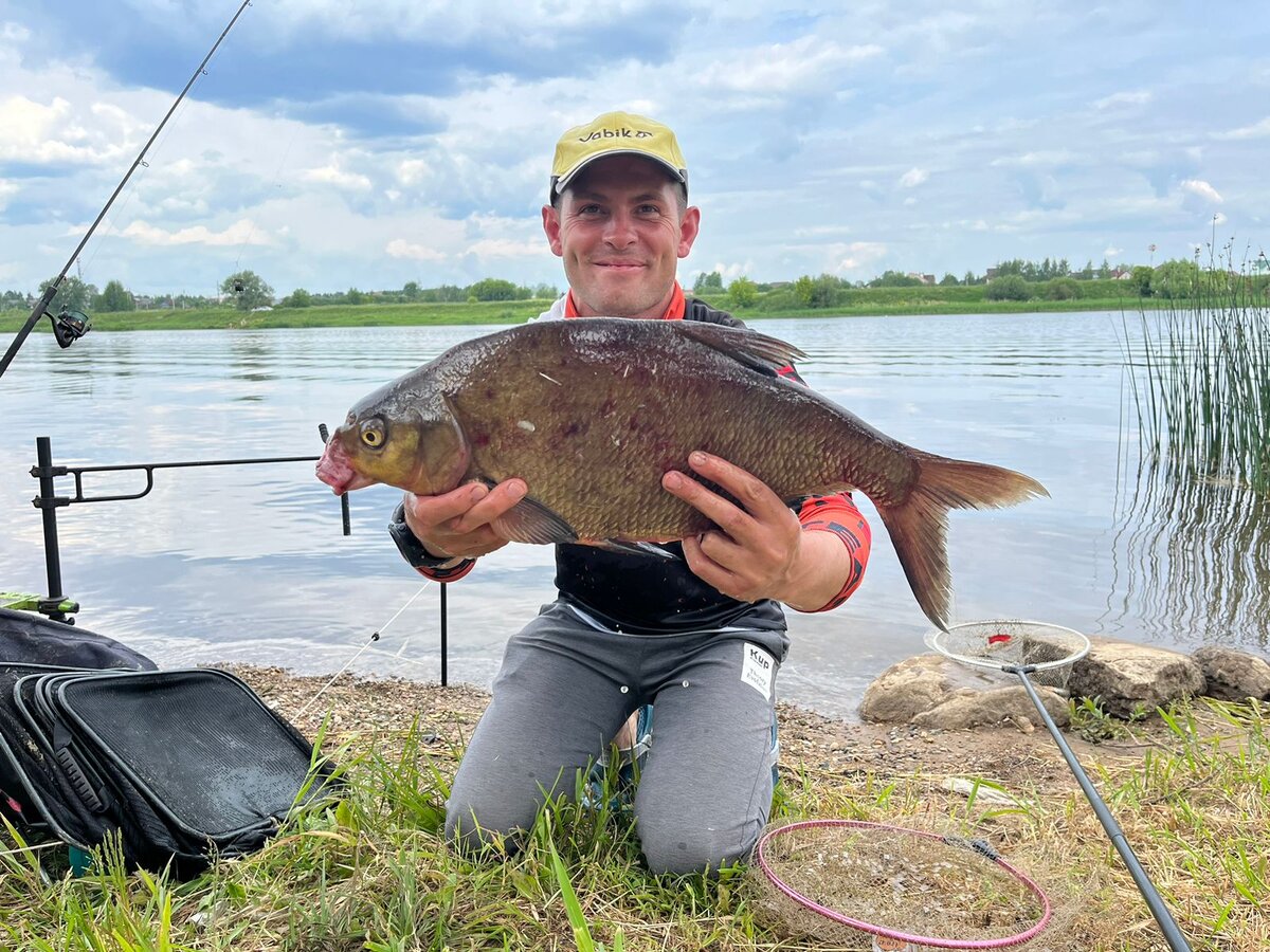 Лещ весом 2360, пойман на тренировке в г. Тверь.