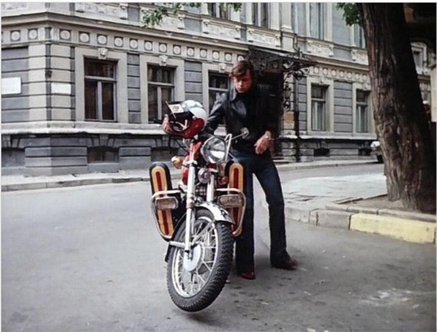 Урри и его байк на базе «Явы». Фото в свободном доступе