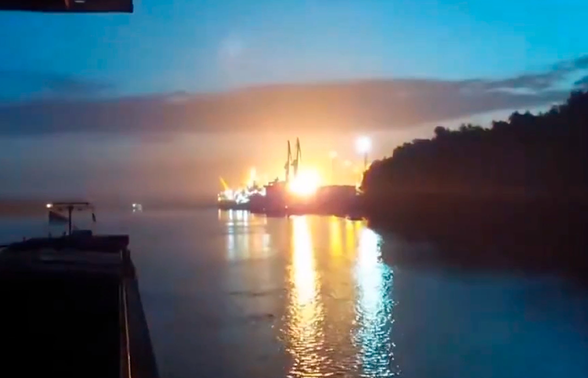    Россия нанесла удар по портовой инфраструктуре в Одесской области Украины Алексей А.