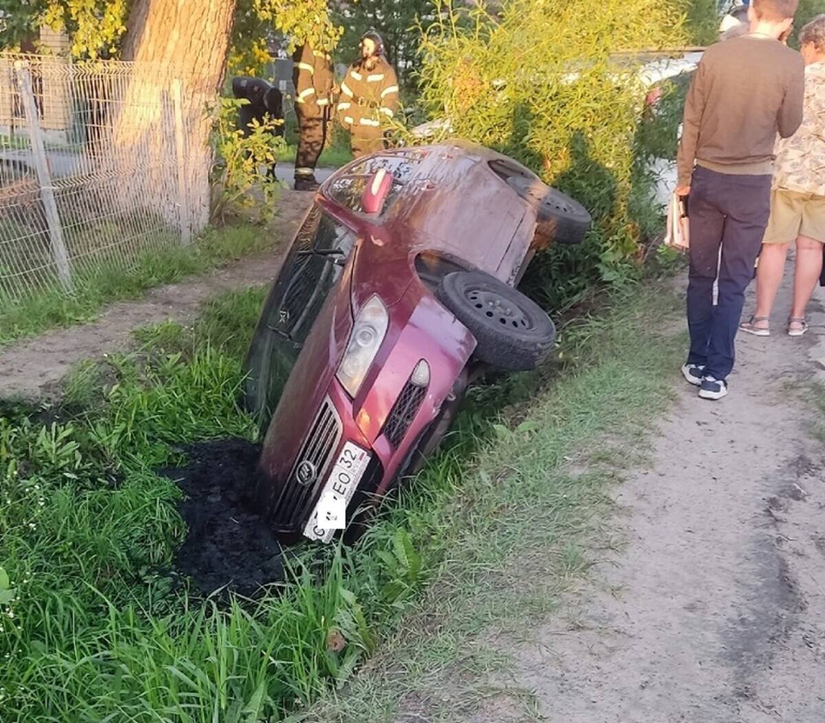    В Брянске после ДТП с 3 авто две иномарки вылетели в придорожную канаву avchernov