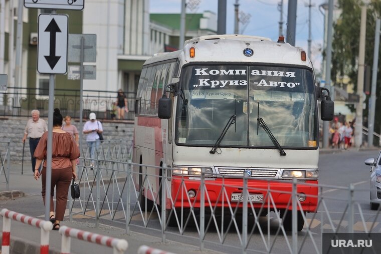    Чтобы продолжить путь, генератор автобуса пришлось менять дважды