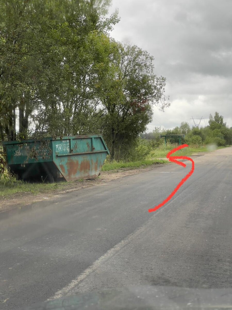 За контейнером съезжаем с асфальта на грунтовую дорогу 