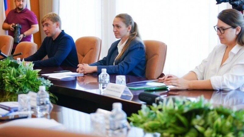     Это результат встречи губернатора с руководителем Федерального агентства по делам молодёжи Ксенией Разуваевой и председателем правления Общероссийского общественно-государственного движения детей и молодежи «Движение первых» Григорием Гуровым.