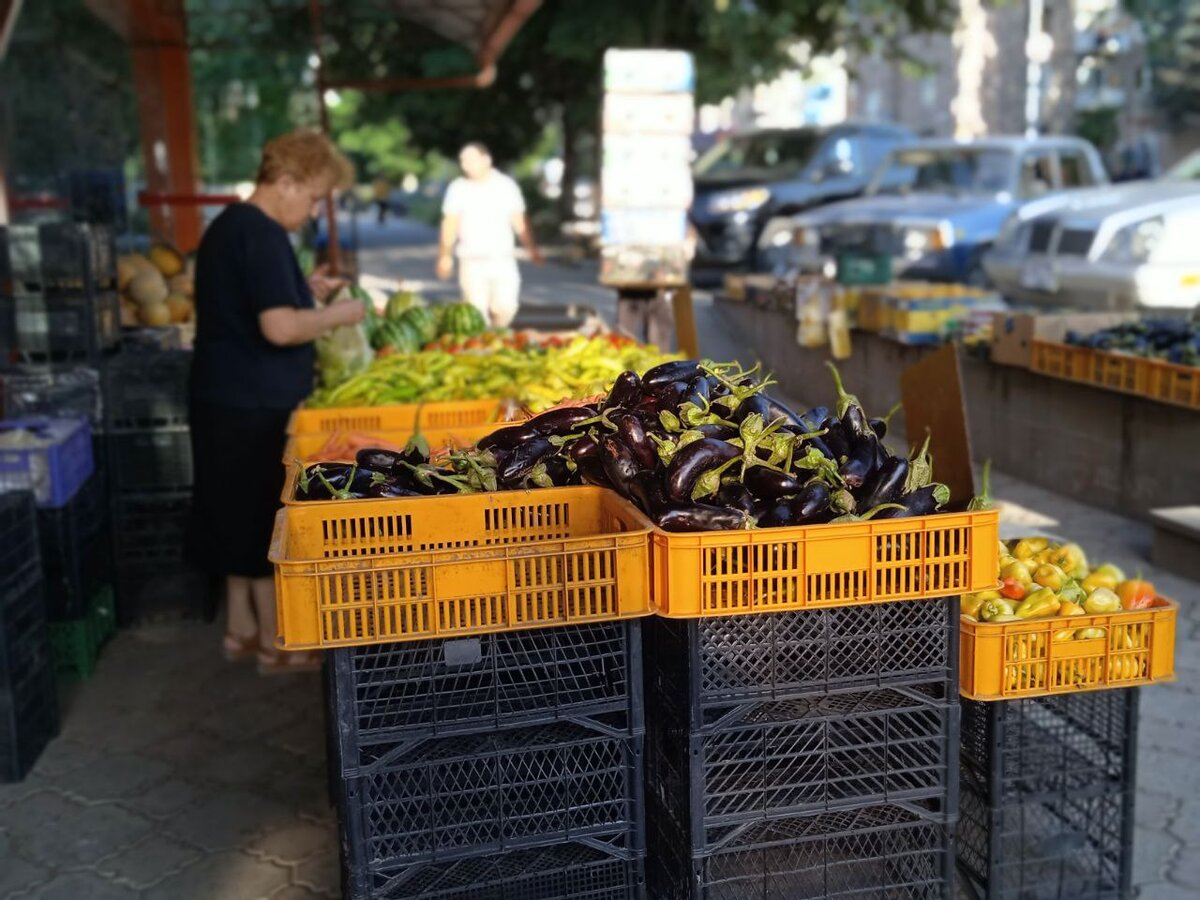 Баклажанов купила, икры нажарила. 