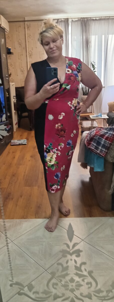 Цветочный лучок. Это платье с подкладкой, которая не тянется и молнией по спине. Ещё минус килограмма 4, чтоб сидело идеально